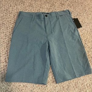 Hurley / Nike dry-fit men’s shorts size 32, length 21. Sits below the knee NWT